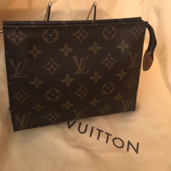 Louis Vuitton Handbags - Auth Louis Vuitton Toiletry 19- Interior peeling